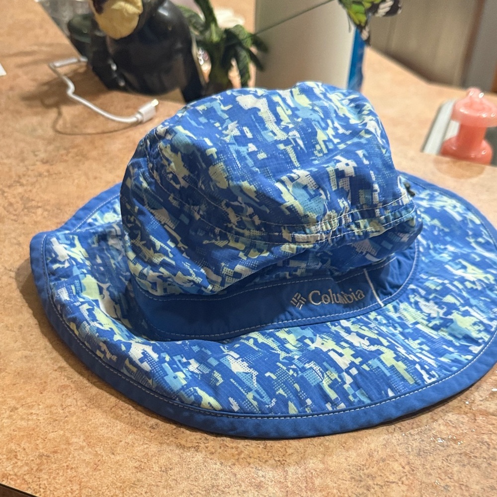 Columbia Blue and White Patterned Outdoor Hat